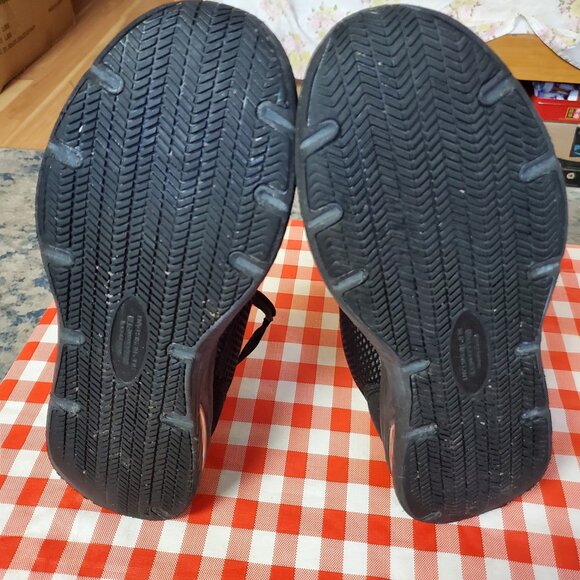 Athletic_Shoes